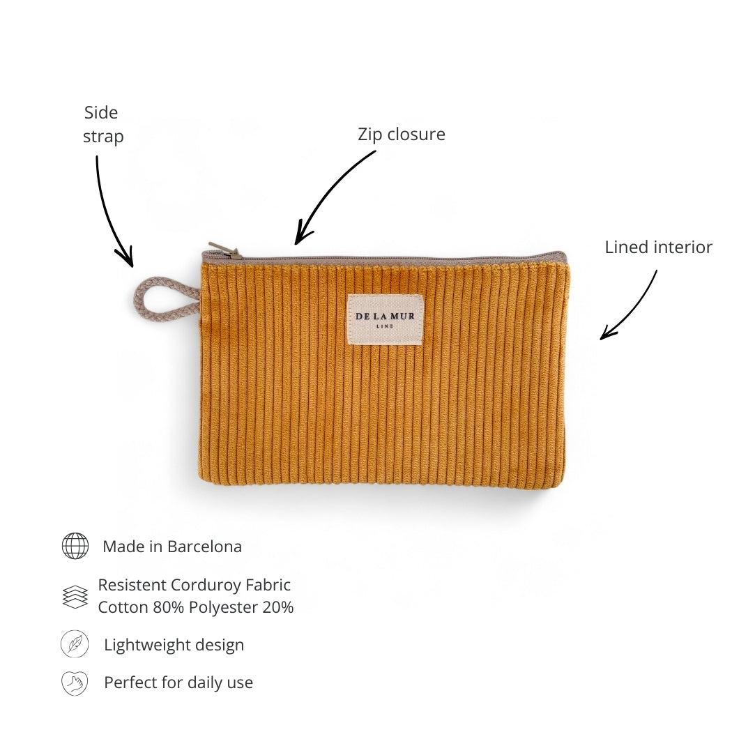 DE LA MUR Taz makeup bag features: side strap, zip closure and lined interior