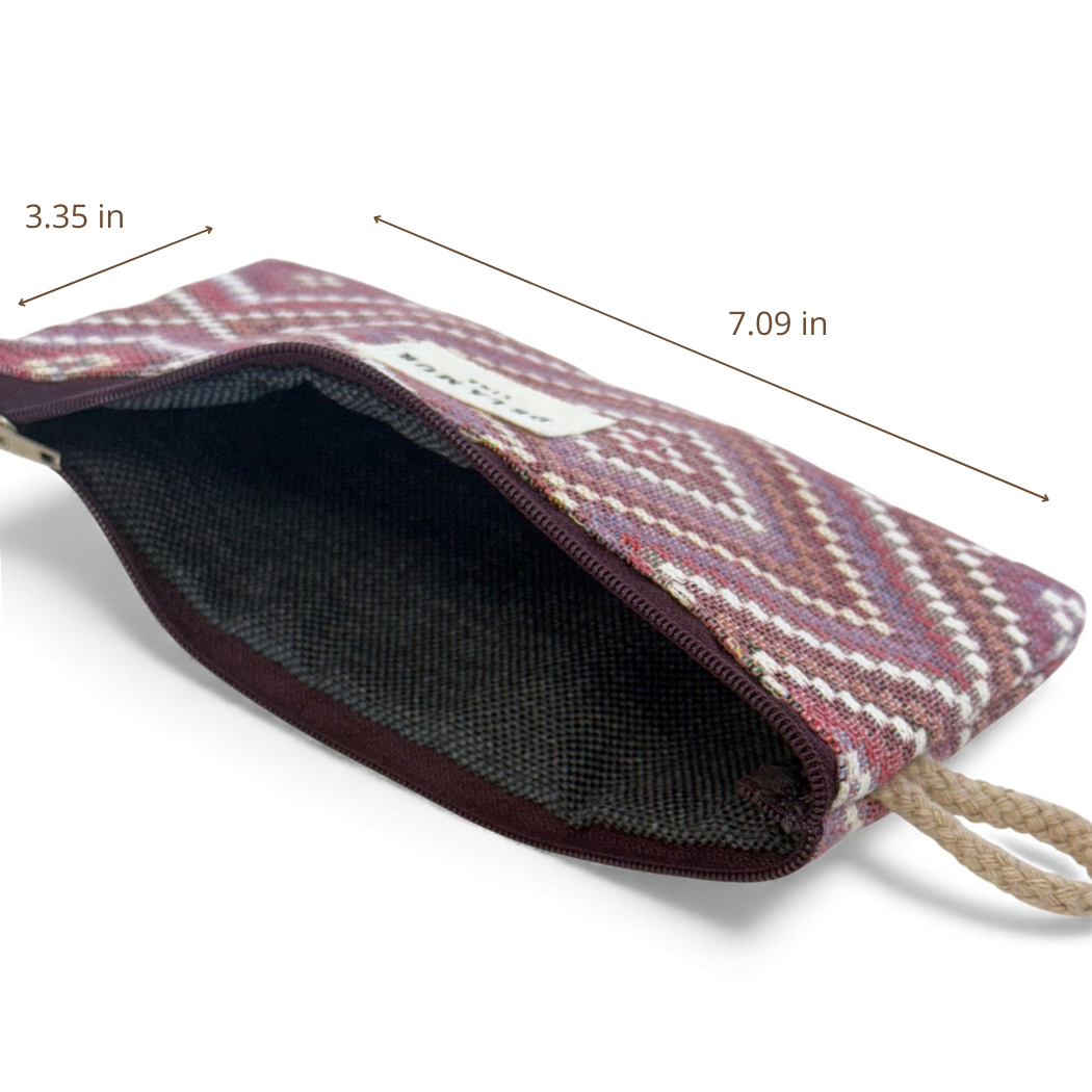 Open DE LA MUR Nana eyewear case with dimensions diagram in inches