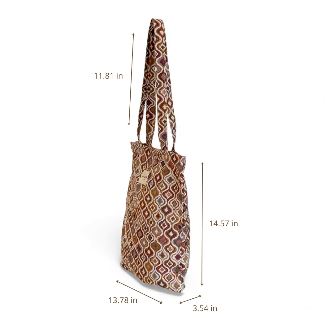 Dimensions diagram in inches of the DE LA MUR Onda geometric jacquard bag