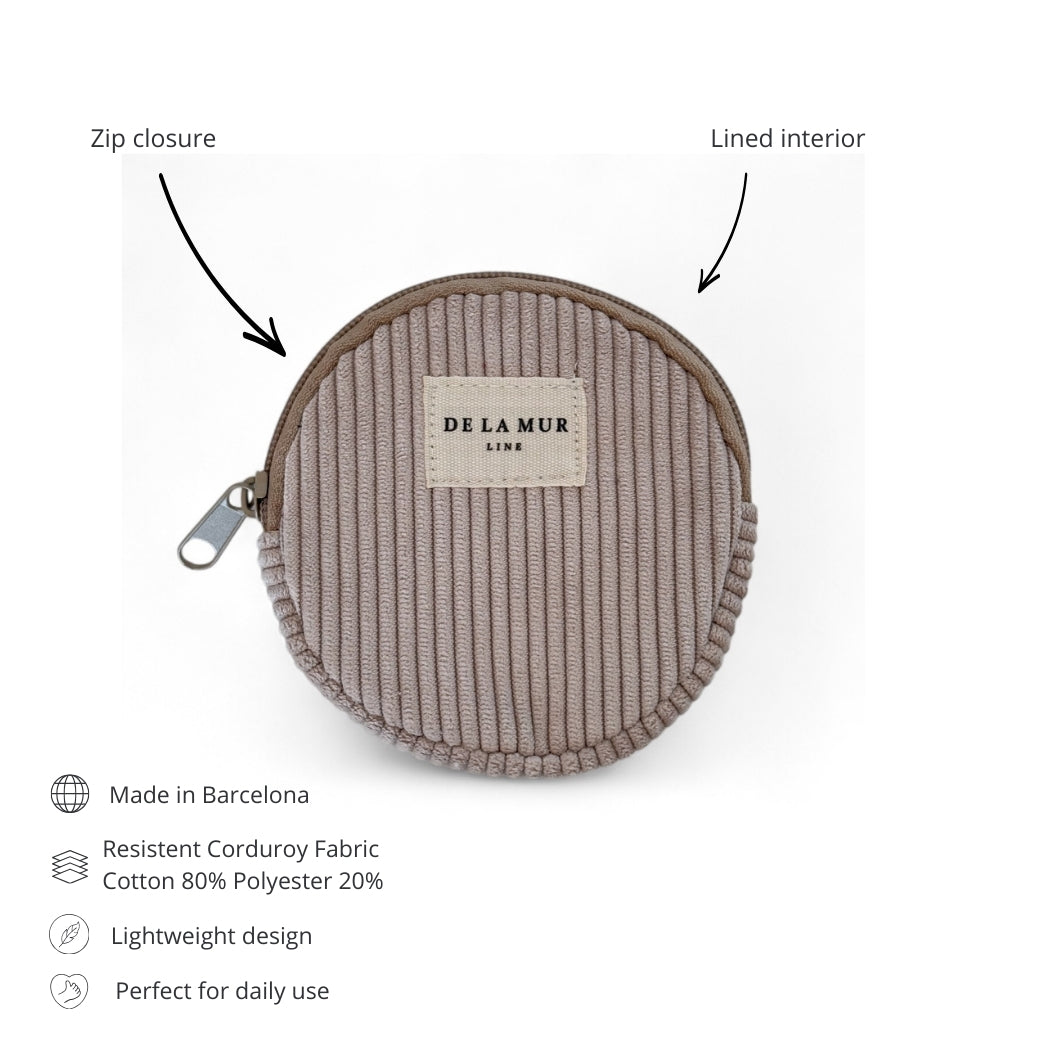 DE LA MUR Tofe coin purse features: zip closure, lined interior, corduroy