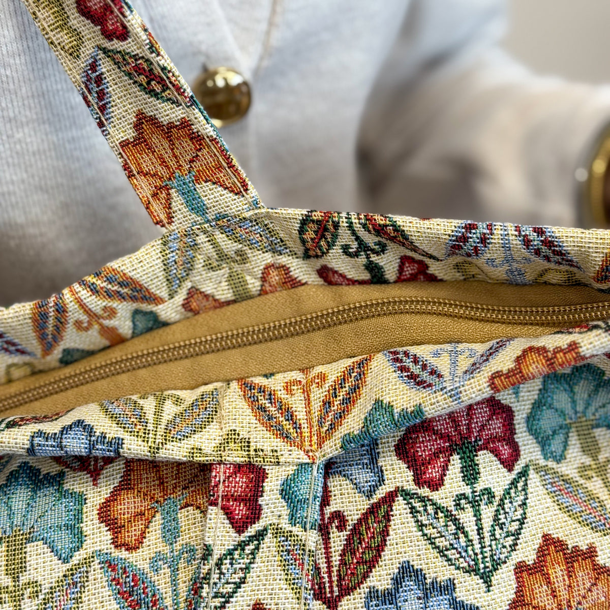 Close-up of the DE LA MUR Flora tote interior and zip closure