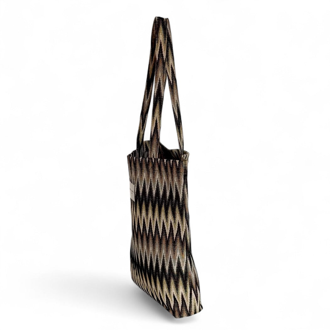 Side view of the DE LA MUR Skan zigzag jacquard tote bag with long handles