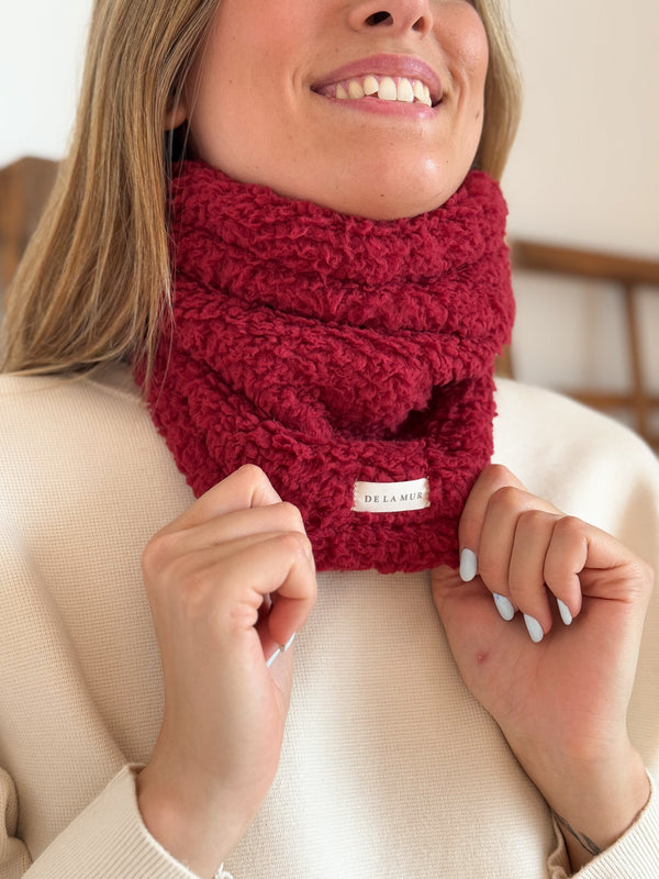 Close-up of the DE LA MUR Burgundy sherpa fleece texture and finish (Lake)