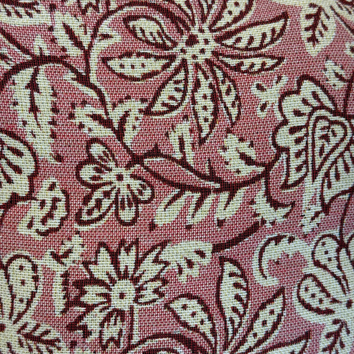 Close-up of the cream and rose floral jacquard fabric, DE LA MUR Came