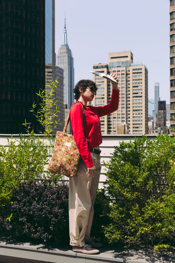 DE LA MUR Esme floral jacquard medium zippered tote bag, top view