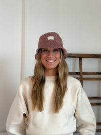 Model wearing the DE LA MUR herringbone jacquard bucket hat (Dubai)