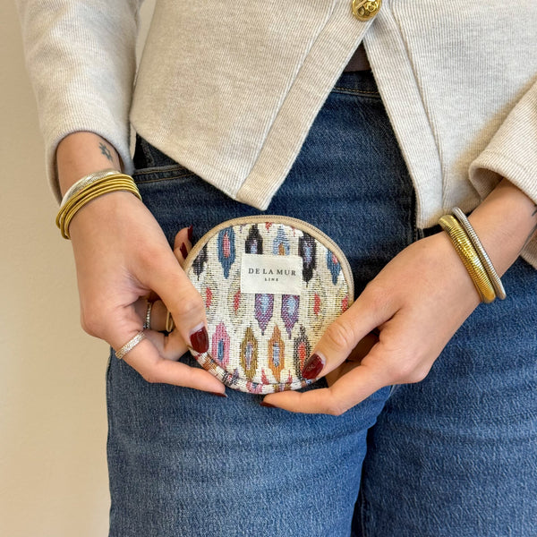 Model with the DE LA MUR Geometric Jacquard Round Coin Purse – Multicolor & Beige (Urban)