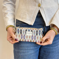 Model with the DE LA MUR Geometric Jacquard Glasses Case – Multicolor & Beige (Urban)
