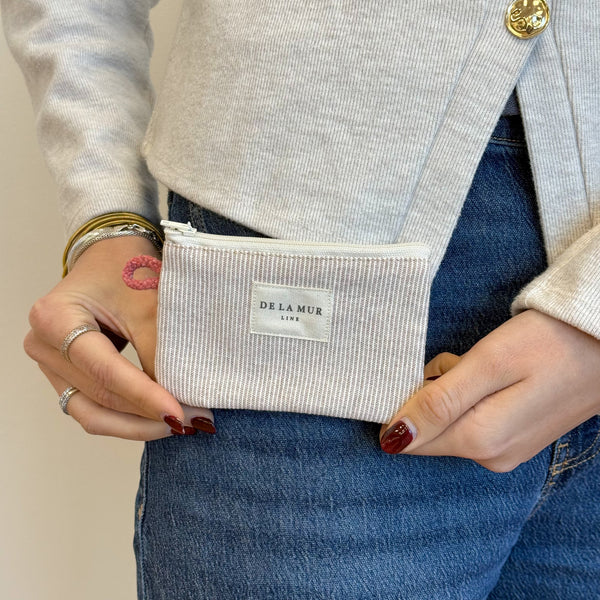 Model with the DE LA MUR Striped Coin Purse – Gray & Cream (Ibi)
