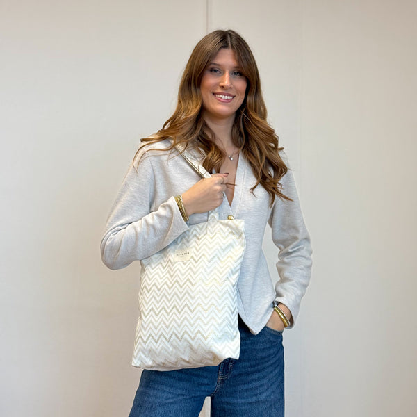 Model with the DE LA MUR Zigzag Medium Zippered Tote Bag – Gold & Off-White (Astro)