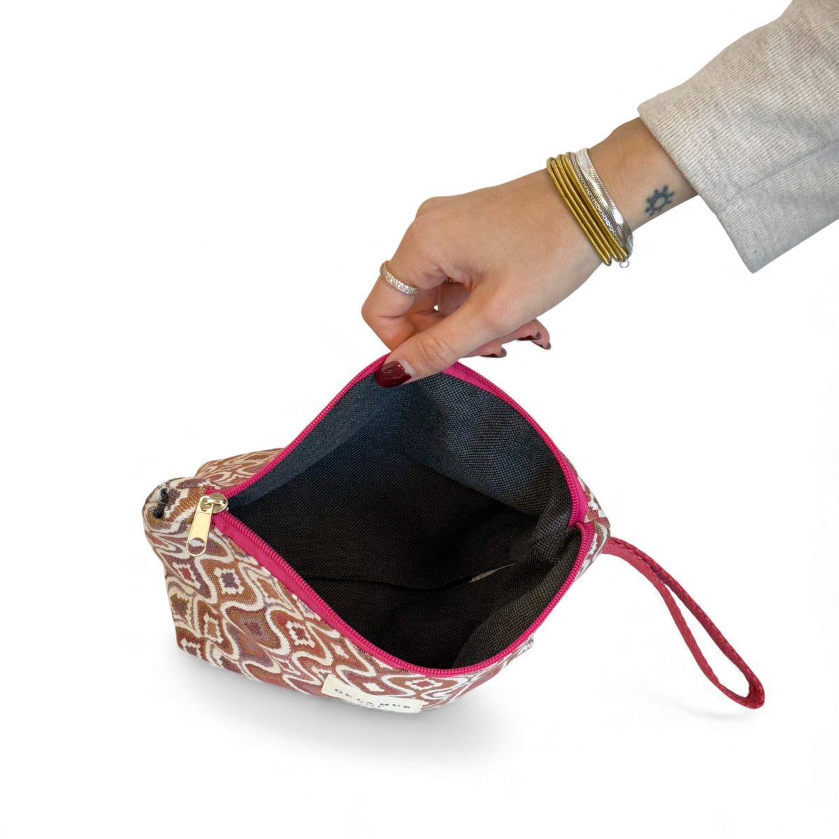 Open DE LA MUR Onda jacquard makeup bag with pink zip and gray lined interior