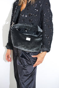 DE LA MUR black velvet medium evening bag worn crossbody